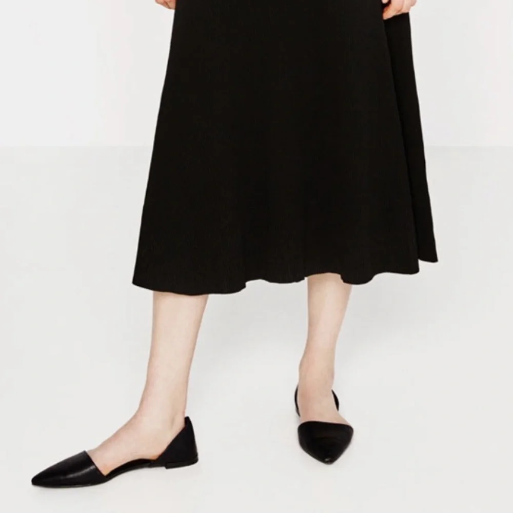 Zara Black Flats - Picture 5 of 8